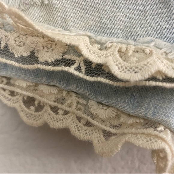 Forever 21 Chambray Lace Edged Distressed Jean Shorts Hi Rise 27 - Picture 3 of 8